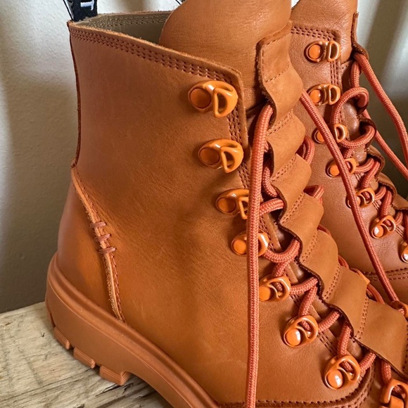 John Fluevog MITTWOCH LACE-UP HIKER BOOTS Orange size 9 - Picture 6 of 7